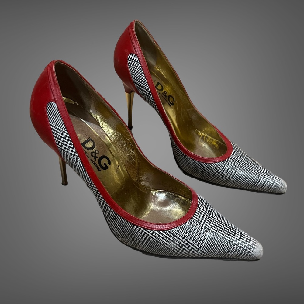 ~dolce and gabbana black and white houndstooth pumps with red trim~